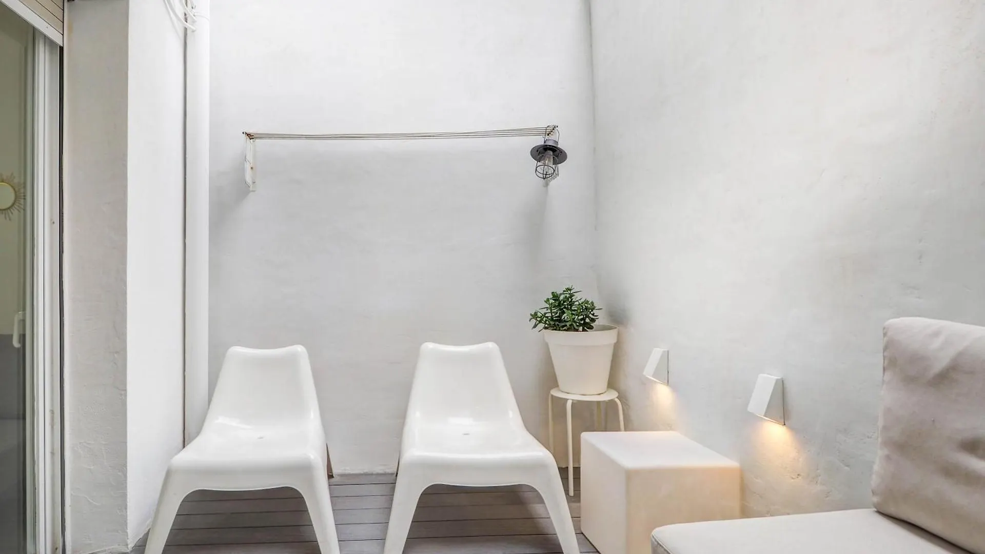 White Center Apartment By Hello Homes Sitges