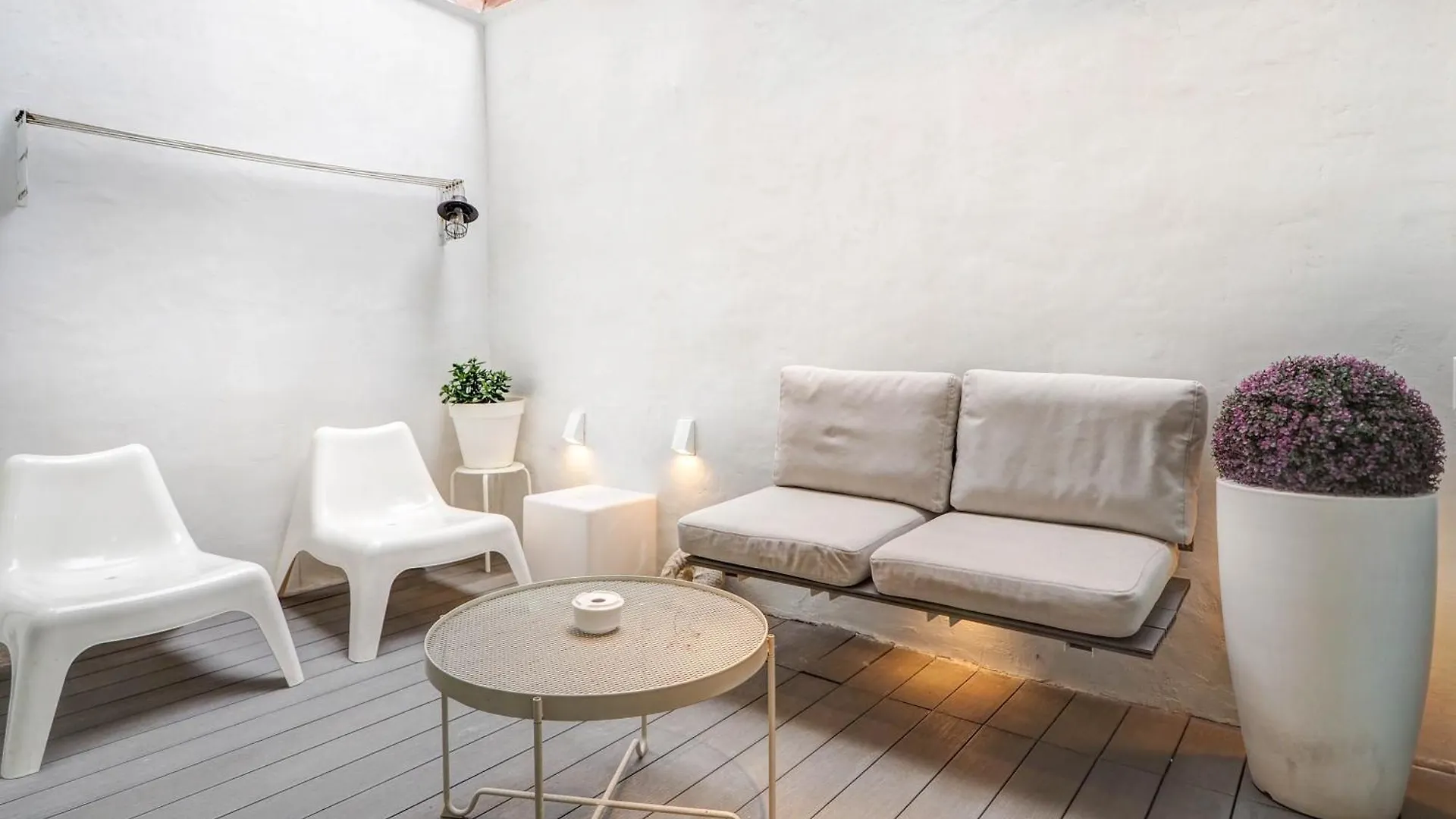 White Center Apartment By Hello Homes Sitges contacts